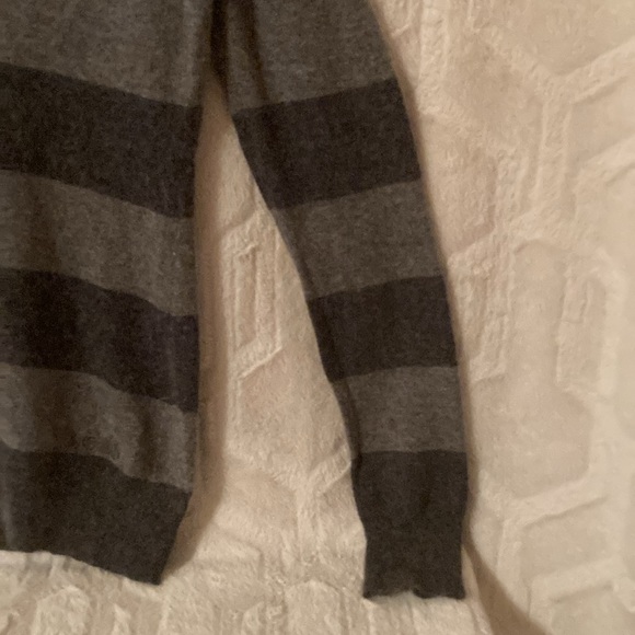 EUC BCBG MAXARIA Sweater - Picture 6 of 12